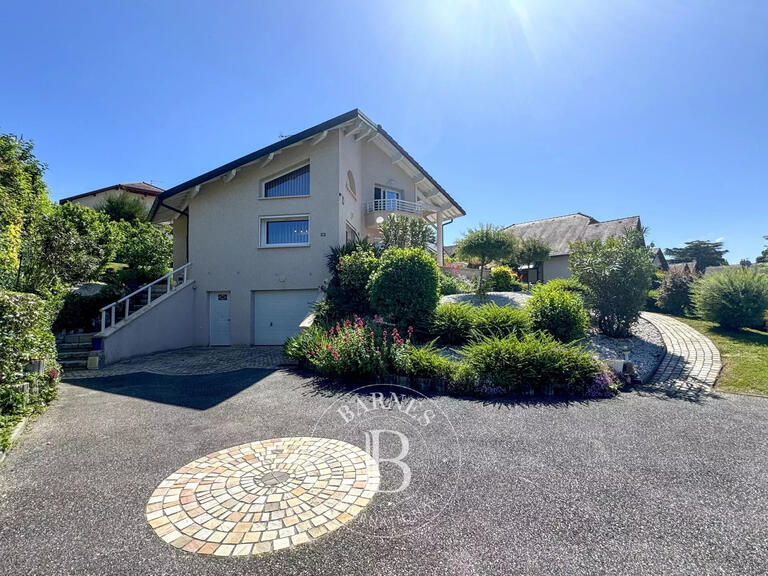 Maison Brison-Saint-Innocent - 3 chambres - 163m²
