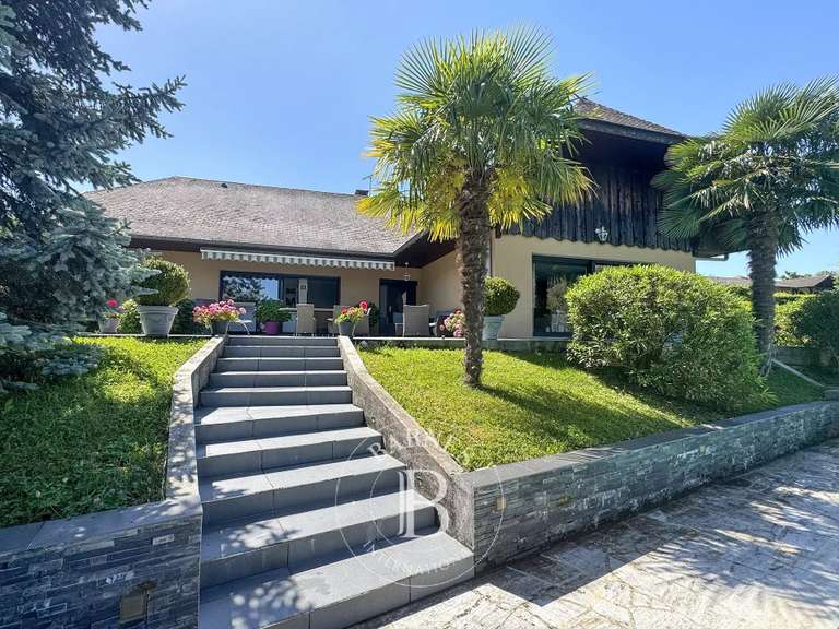Maison Brison-Saint-Innocent - 3 chambres - 183m²