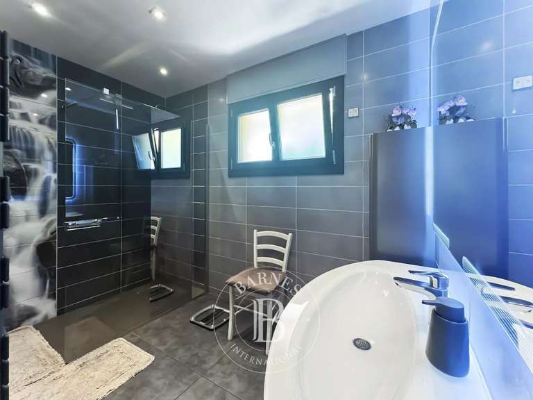 Maison Brison-Saint-Innocent - 3 chambres - 183m²