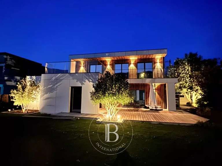 Maison Brison-Saint-Innocent - 3 chambres - 127m²