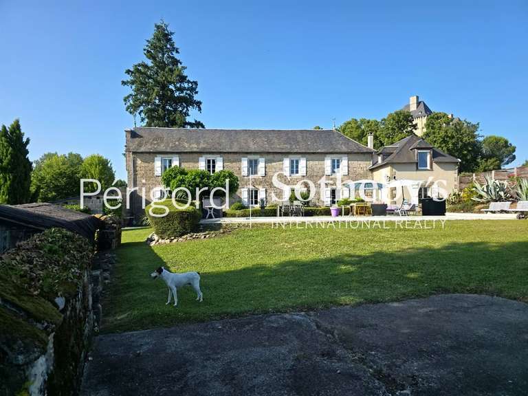 Maison Brive-la-Gaillarde - 6 chambres - 255m²