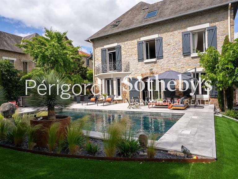 Maison Brive-la-Gaillarde - 5 chambres - 260m²