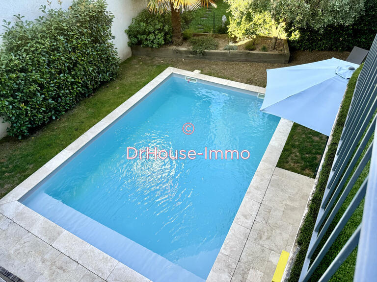 Villa Brive-la-Gaillarde - 3 chambres - 180m²