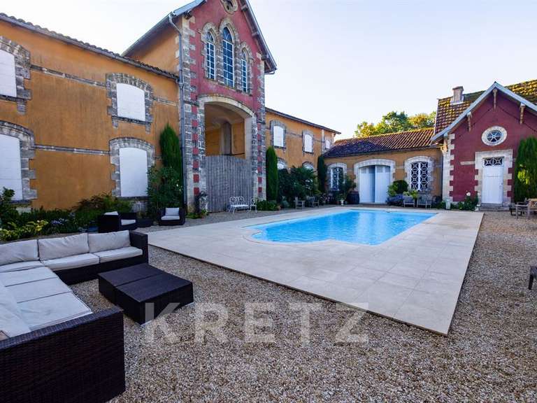 Castle Brives-sur-Charente - 9 bedrooms - 1200m²