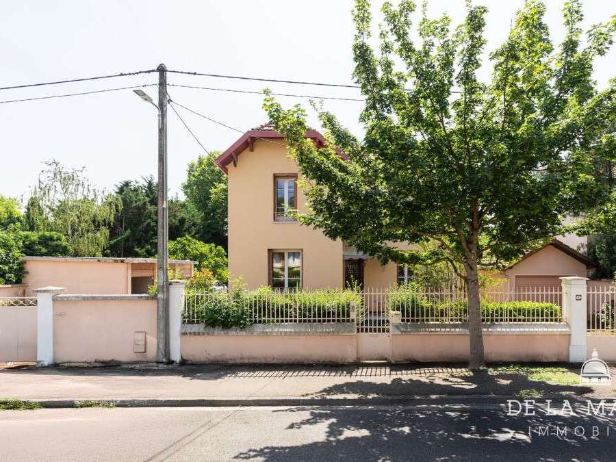 Maison Bron