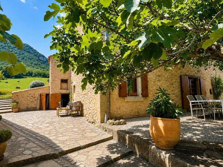 House Bugarach