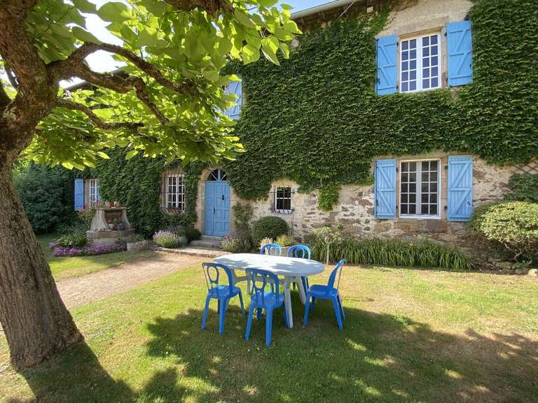 Maison Busserolles - 4 chambres - 271m²