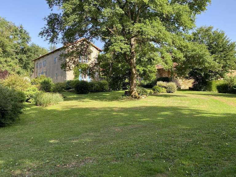Maison Busserolles - 4 chambres - 271m²