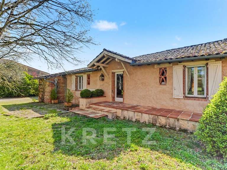 Maison Buzet-sur-Tarn - 5 chambres - 330m²