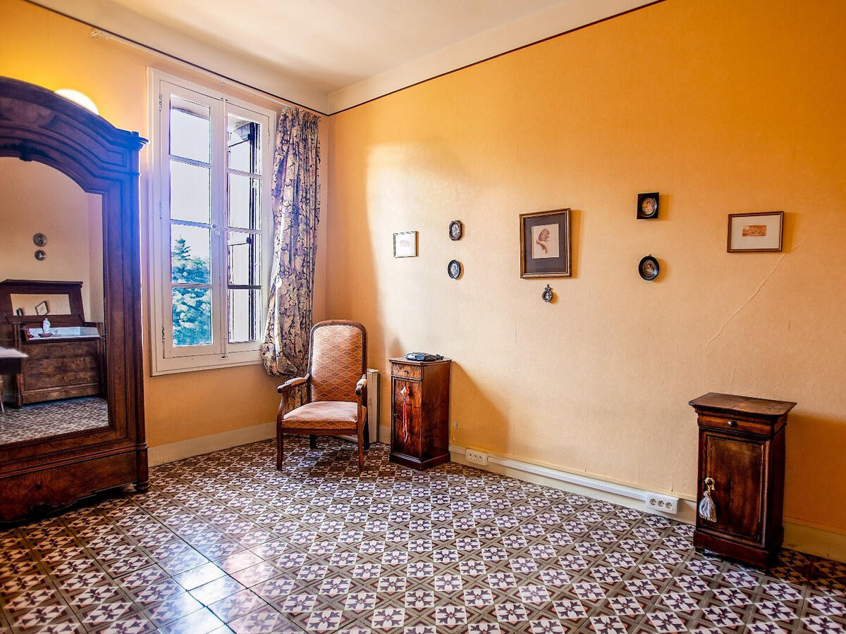 House Cabrerolles