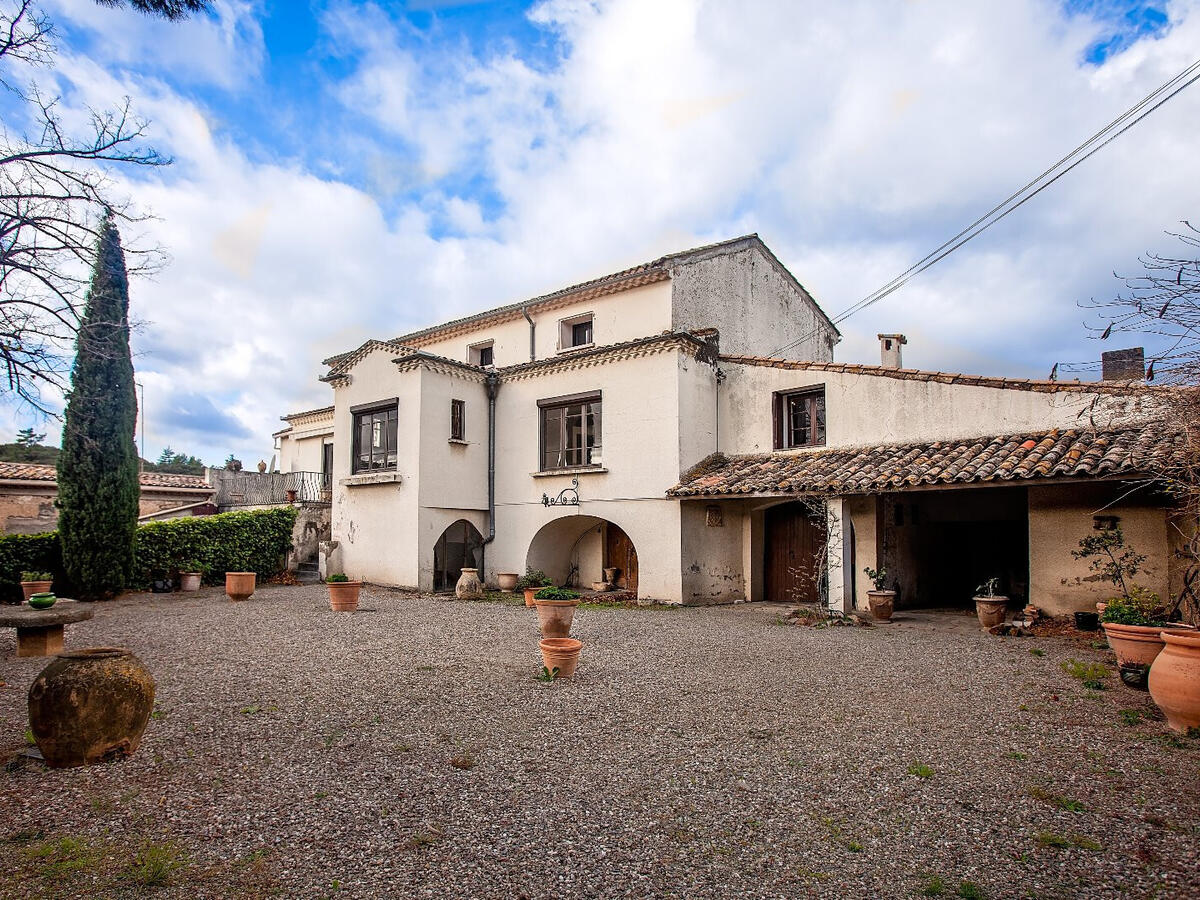 House Cabrerolles