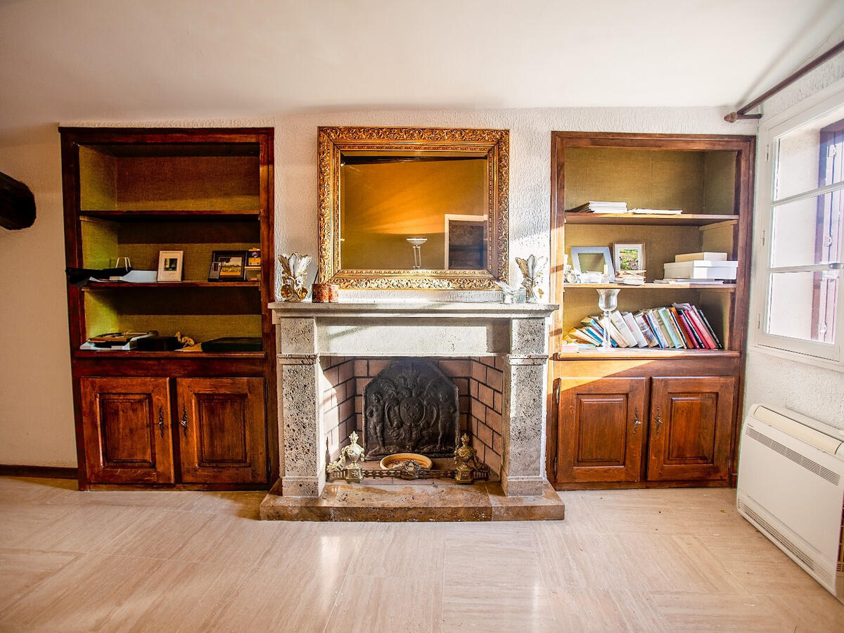 House Cabrerolles