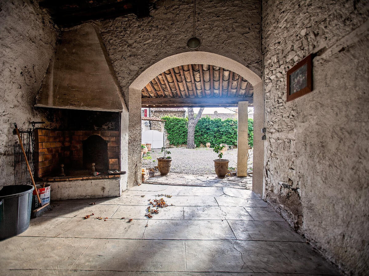 House Cabrerolles