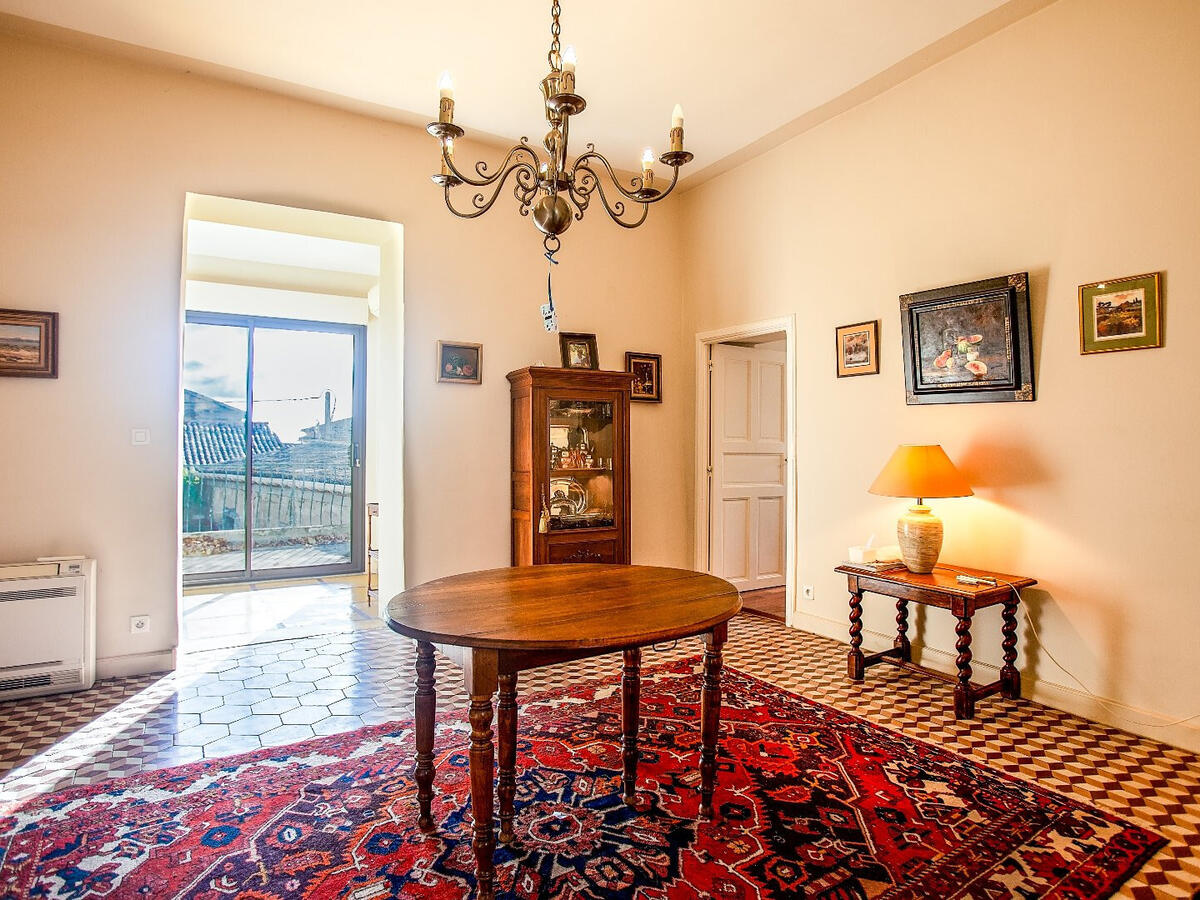 House Cabrerolles