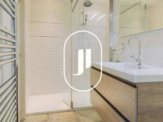 Maison Cabrières-d'Avignon - 4 chambres - 238m²