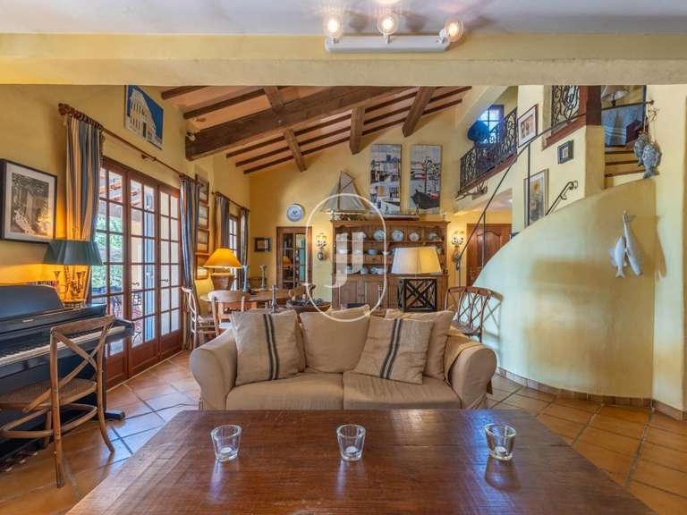 Maison Cabrières-d'Avignon - 5 chambres - 188m²
