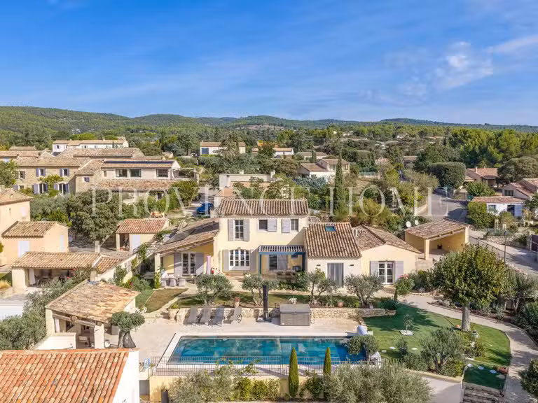 Maison Cabrières-d'Avignon - 4 chambres - 242m²