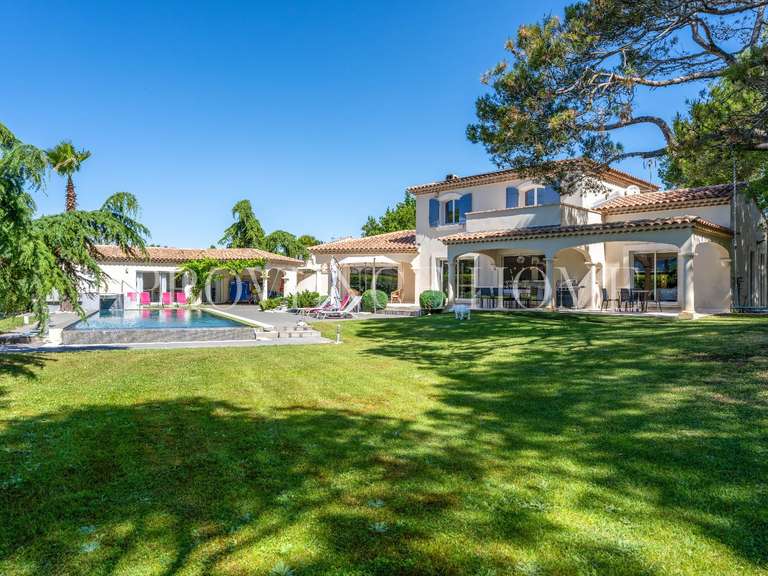 Propriété Cabrières-d'Avignon - 4 chambres - 257m²