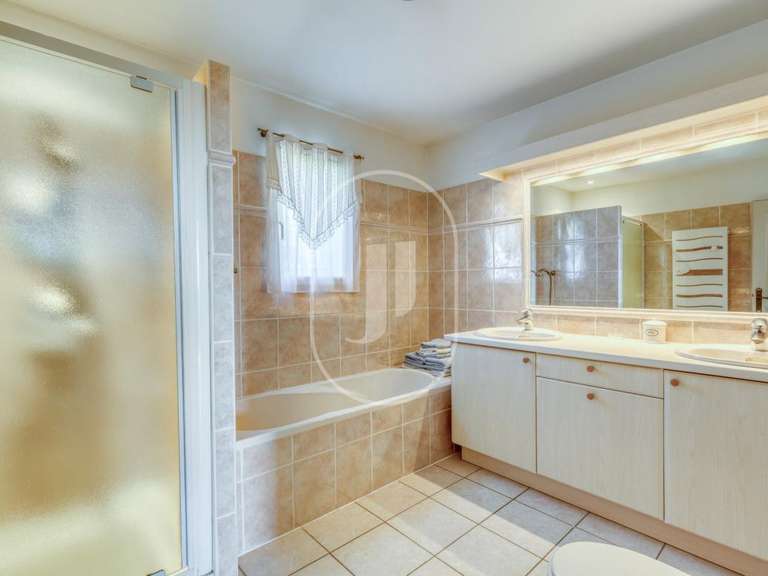 Villa Cabrières-d'Avignon - 4 bedrooms - 180m²