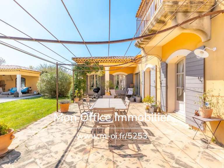 Villa Cabriès - 5 chambres - 240m²