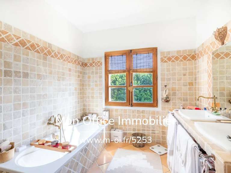 Villa Cabriès - 5 chambres - 240m²