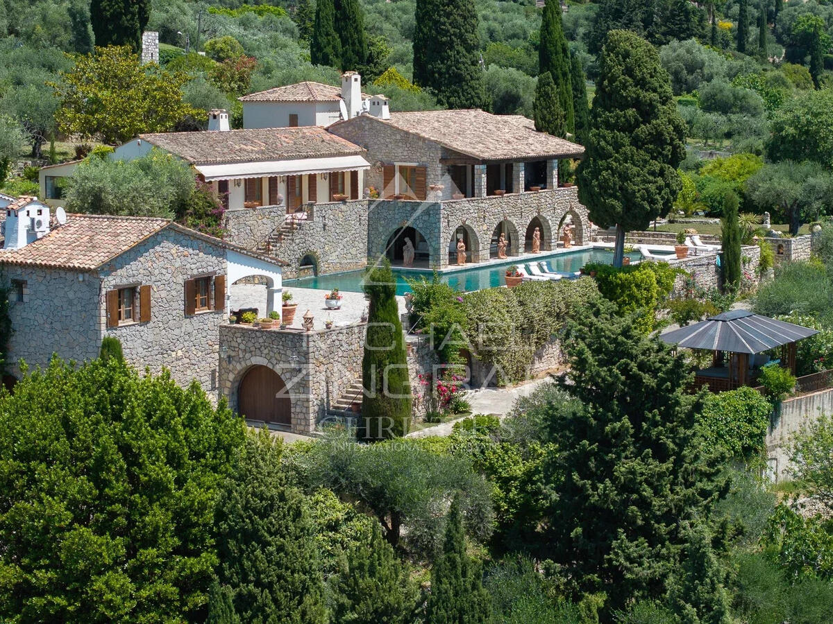 Property Cabris