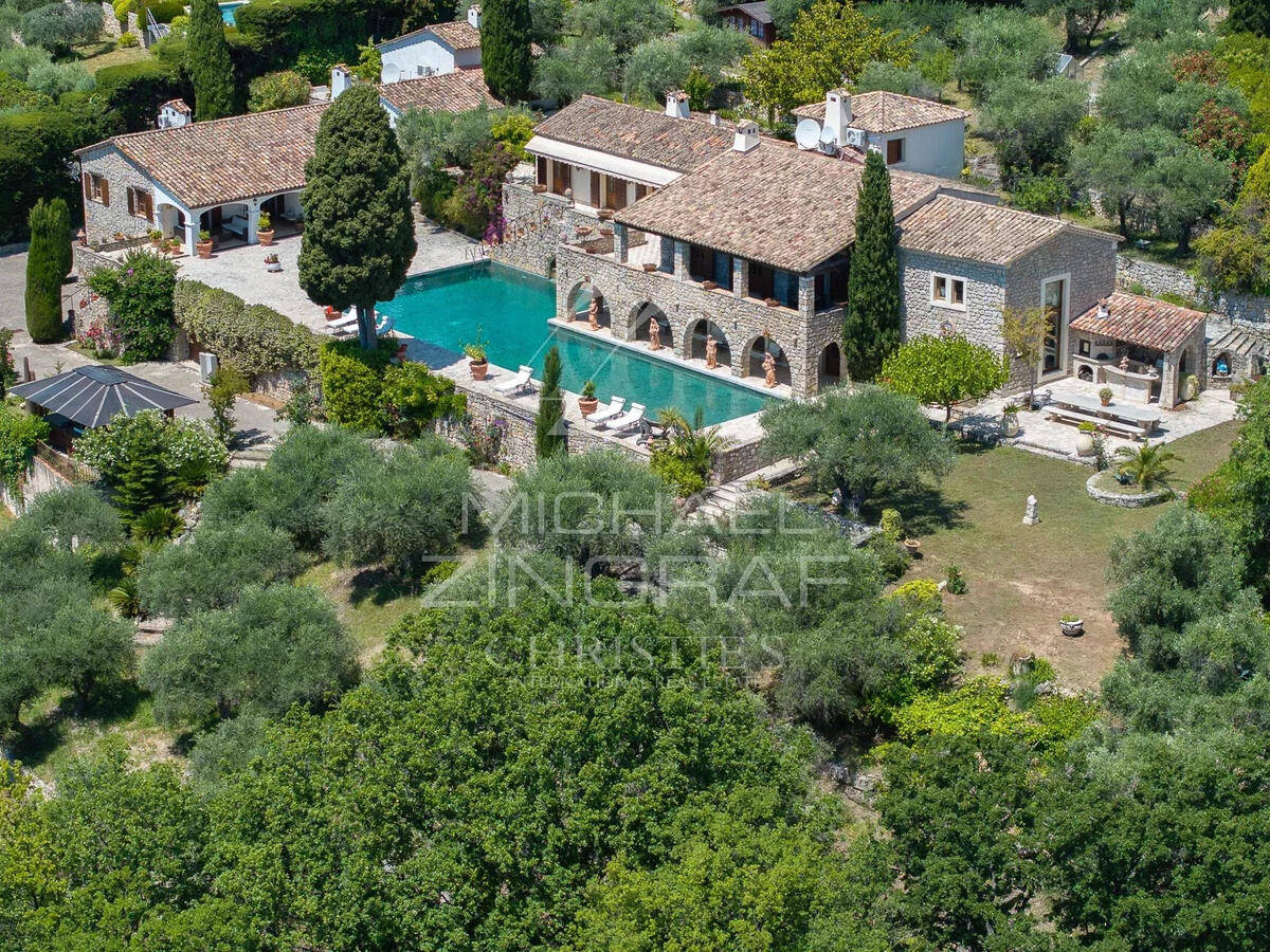 Property Cabris