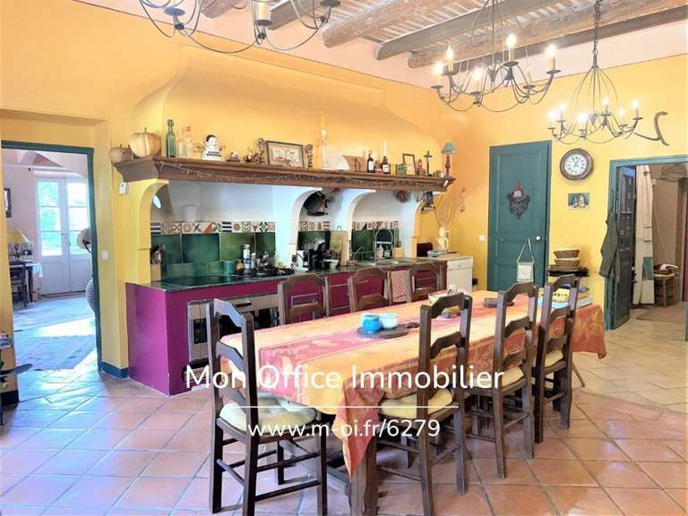 Propriété Cadenet - 13 chambres - 450m²