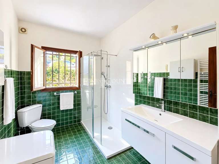 House Cagnes-sur-Mer - 5 bedrooms - 223m²