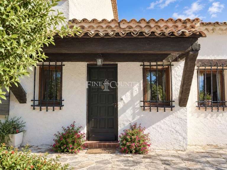 House Cagnes-sur-Mer - 5 bedrooms - 223m²