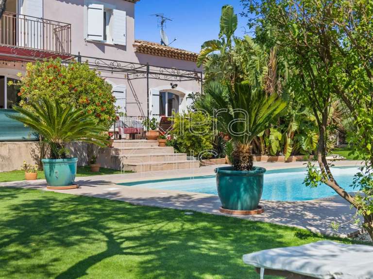 Villa with Sea view Cagnes-sur-Mer - 6 bedrooms - 188m²