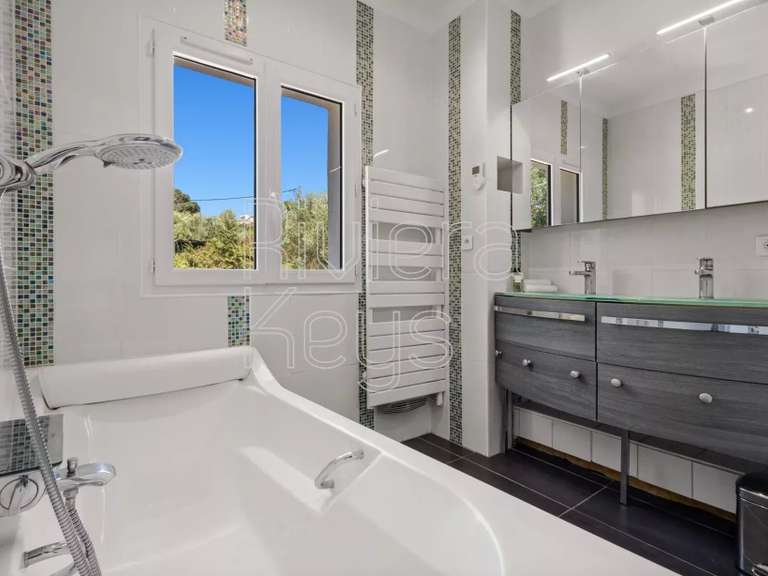 Villa with Sea view Cagnes-sur-Mer - 6 bedrooms - 188m²