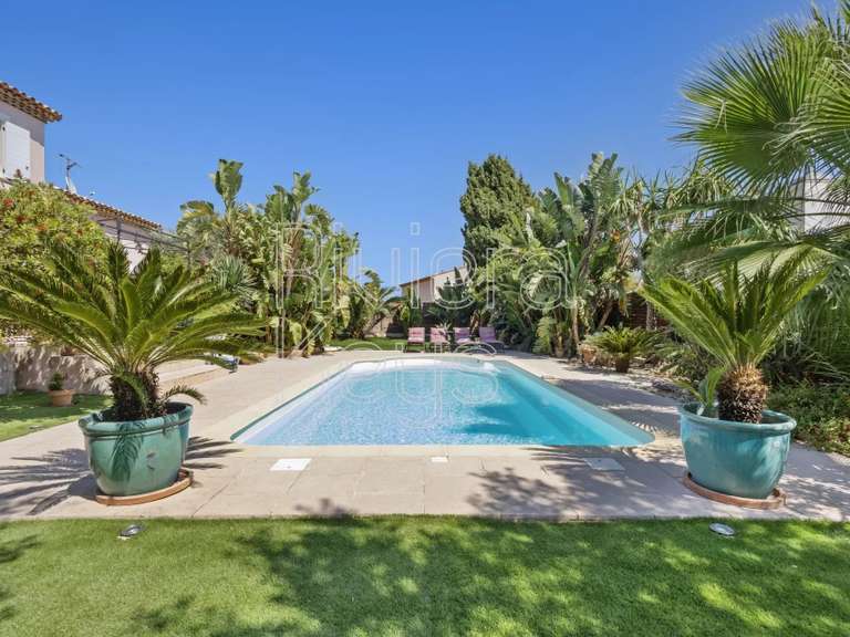 Villa with Sea view Cagnes-sur-Mer - 6 bedrooms - 188m²