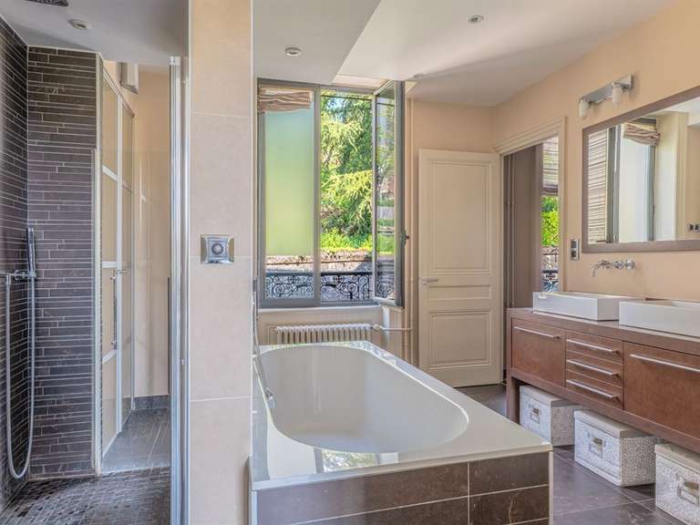 House Caluire-et-Cuire - 5 bedrooms - 307m²