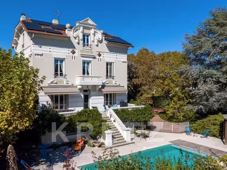 Maison Caluire-et-Cuire - 6 chambres - 395m²