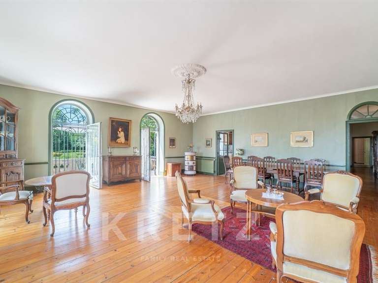 Propriété Calvisson - 10 chambres - 900m²