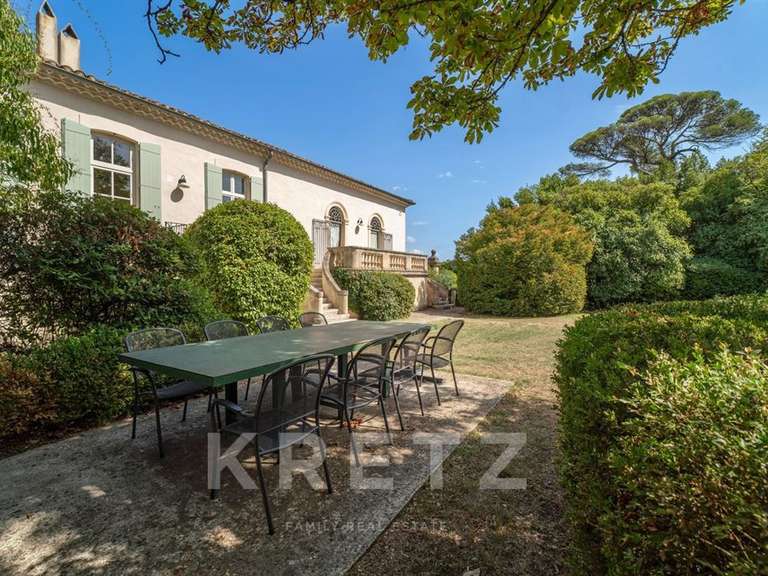 Propriété Calvisson - 10 chambres - 900m²