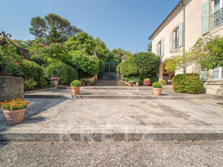 Propriété Calvisson - 10 chambres - 900m²