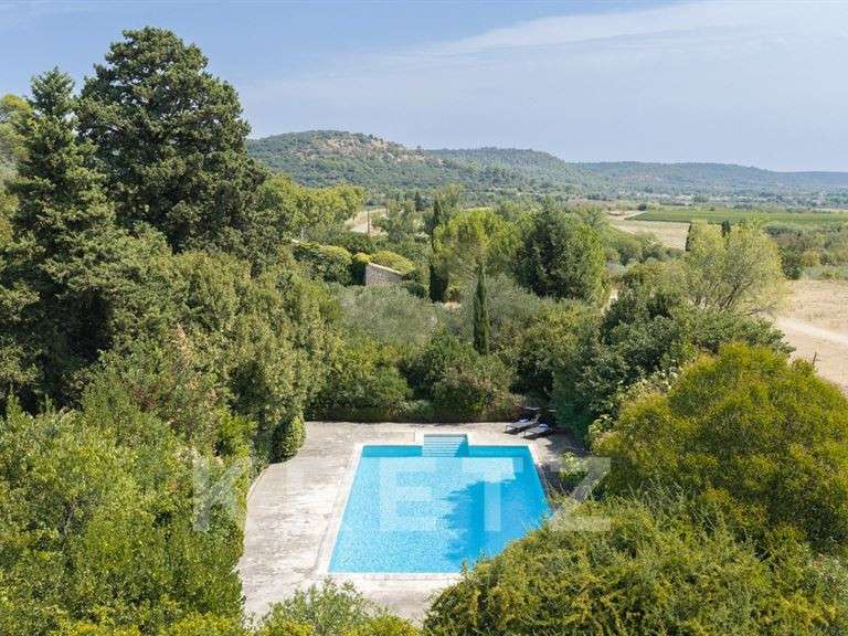 Propriété Calvisson - 10 chambres - 900m²