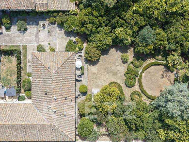 Propriété Calvisson - 10 chambres - 900m²