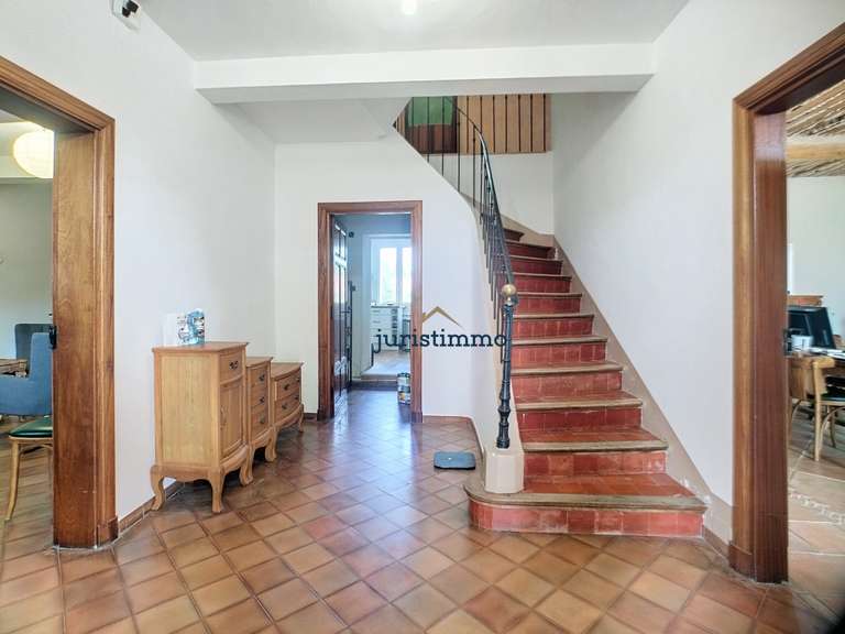 Maison Camaret-sur-Aigues - 5 chambres - 236m²