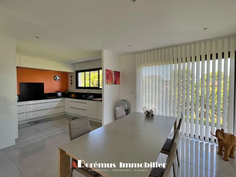 Maison Camblanes-et-Meynac - 3 chambres - 162m²