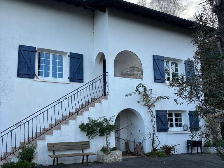 Maison Cambo-les-Bains - 5 chambres - 260m²