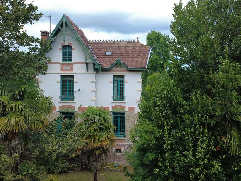 Maison Cambo-les-Bains - 5 chambres - 160m²