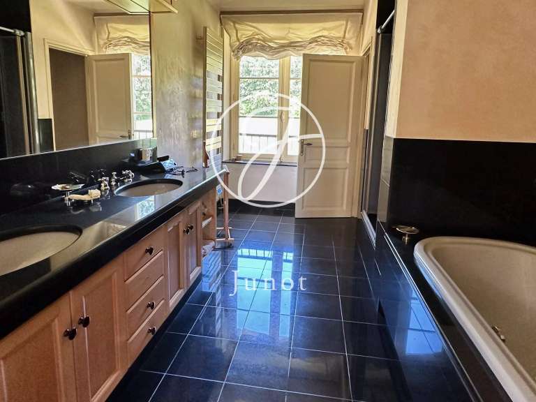 Manor Camors - 8 bedrooms - 1172117m²