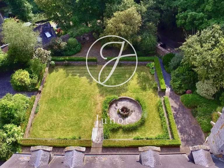 Manor Camors - 8 bedrooms - 1172117m²