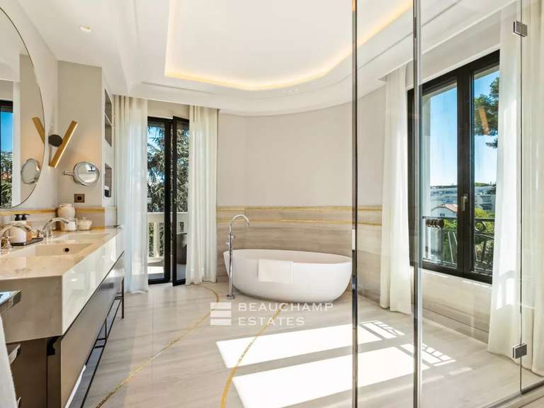 Appartement avec Vue sur mer Cap-d-antibes - 2 chambres - 198m²