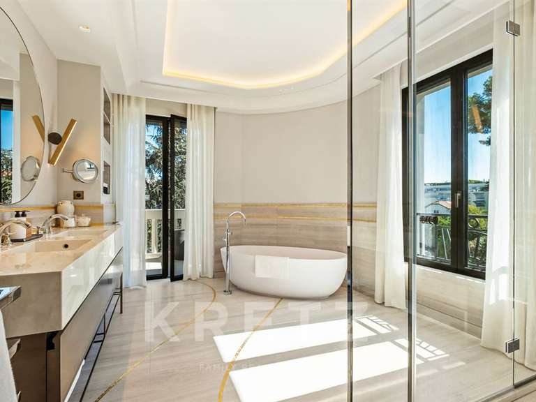 Appartement avec Vue sur mer Cap-d-antibes - 3 chambres - 254m²