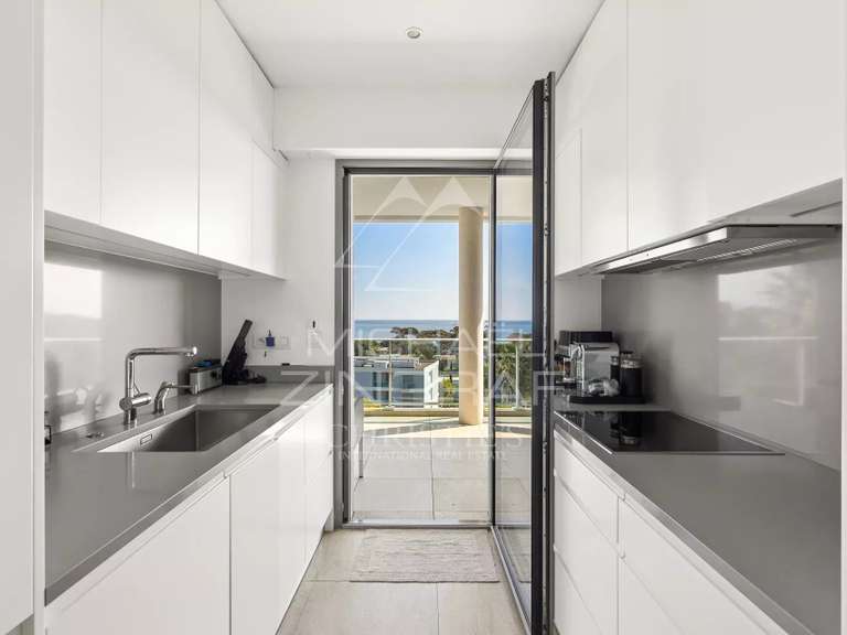 Appartement avec Vue sur mer Cap-d-antibes - 3 chambres - 206m²