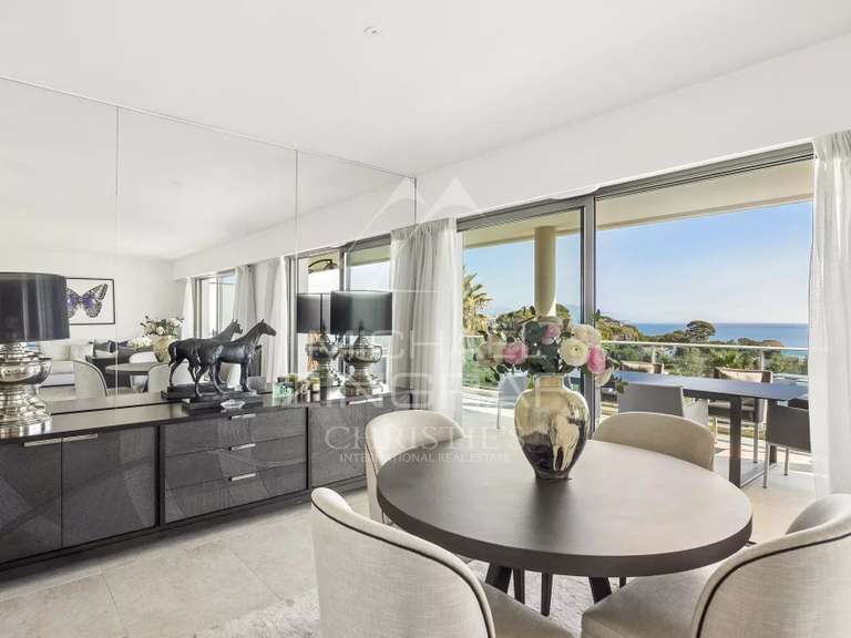 Appartement avec Vue sur mer Cap-d-antibes - 3 chambres - 206m²